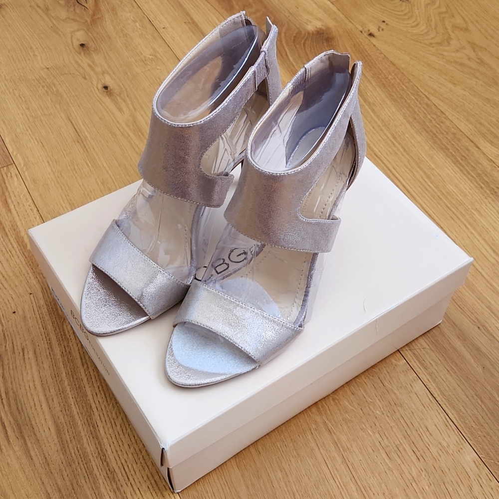 BCBGeneration Pearl Gold Sandal Hells Size 8M